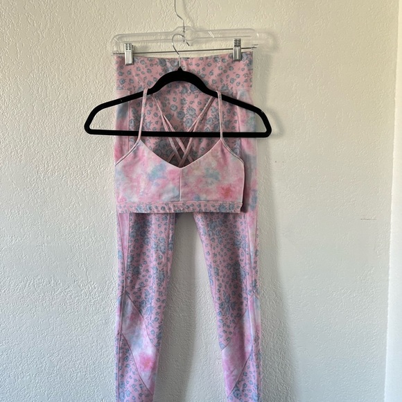 LoveShackFancy x Bandier bra and legging set - Picture 3 of 7